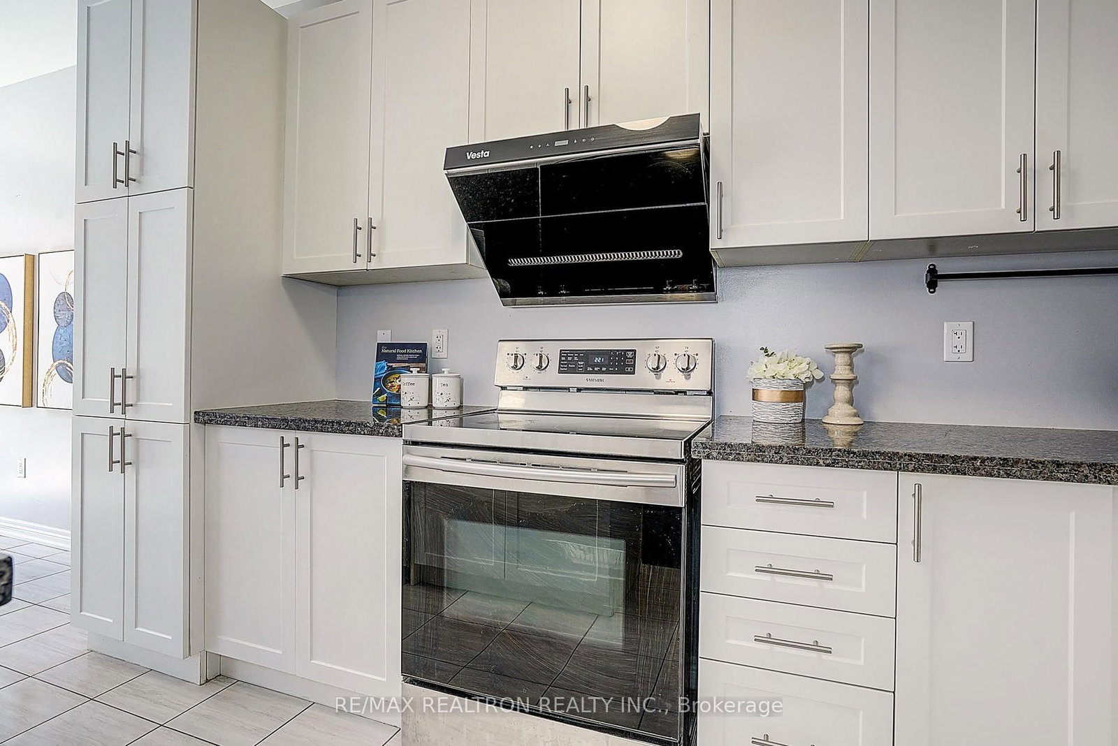 19 Falconridge Terrace • East Gwillimbury, ON photo 13