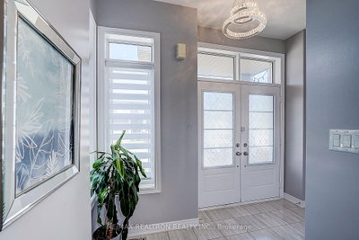 19 Falconridge Terrace • East Gwillimbury, ON photo 5