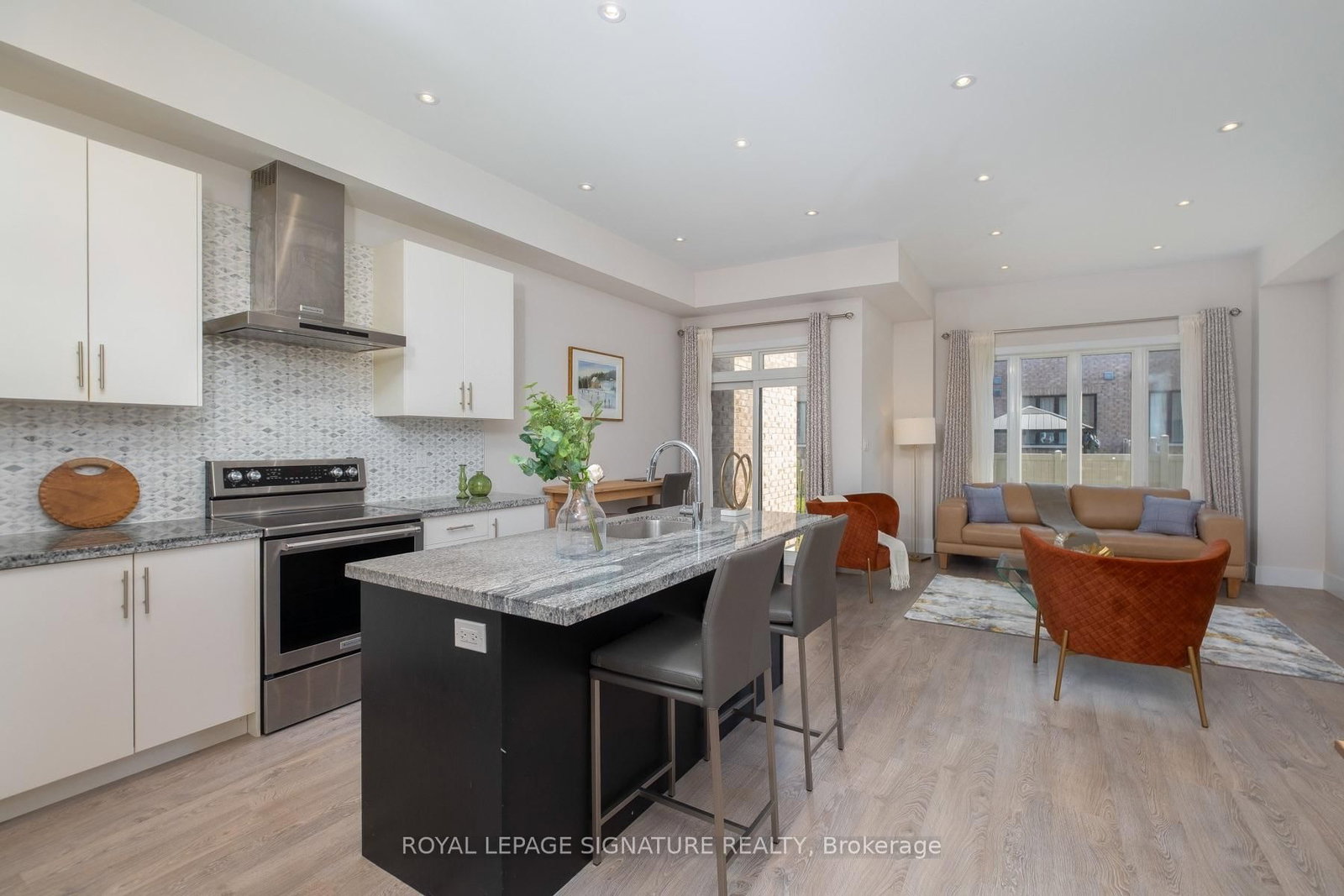 215 Elyse Court • Aurora, ON photo 10