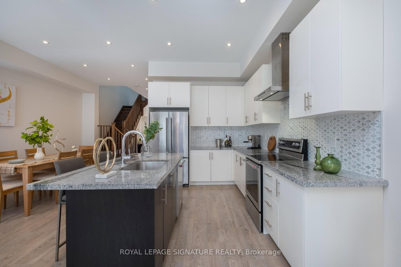 215 Elyse Court • Aurora, ON photo 12