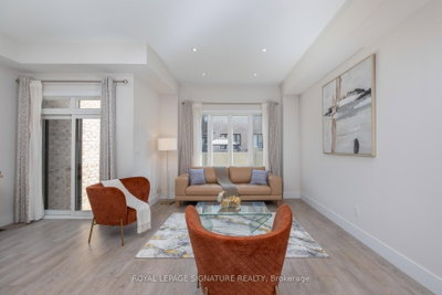 215 Elyse Court • Aurora, ON photo 5