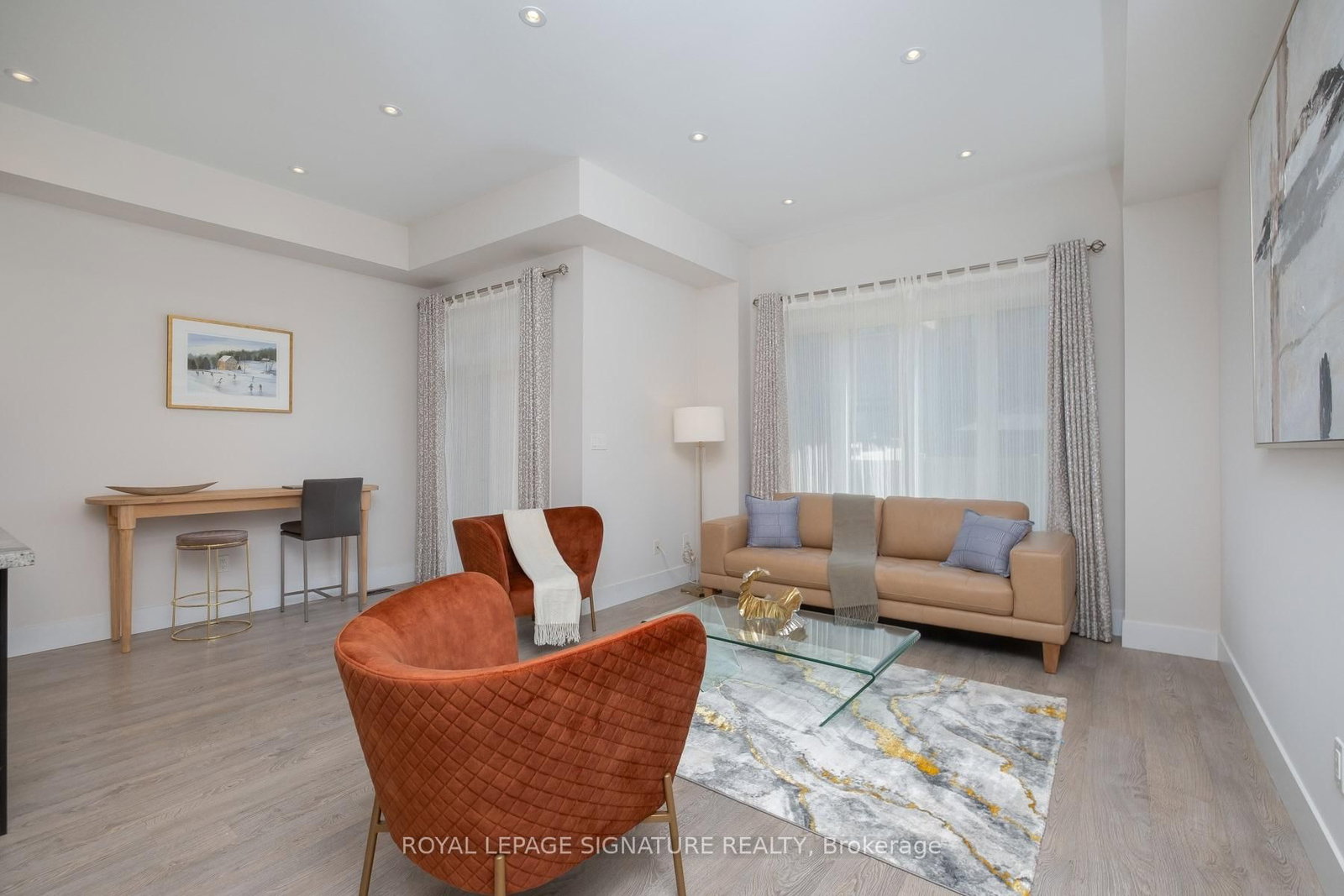 215 Elyse Court • Aurora, ON photo 6