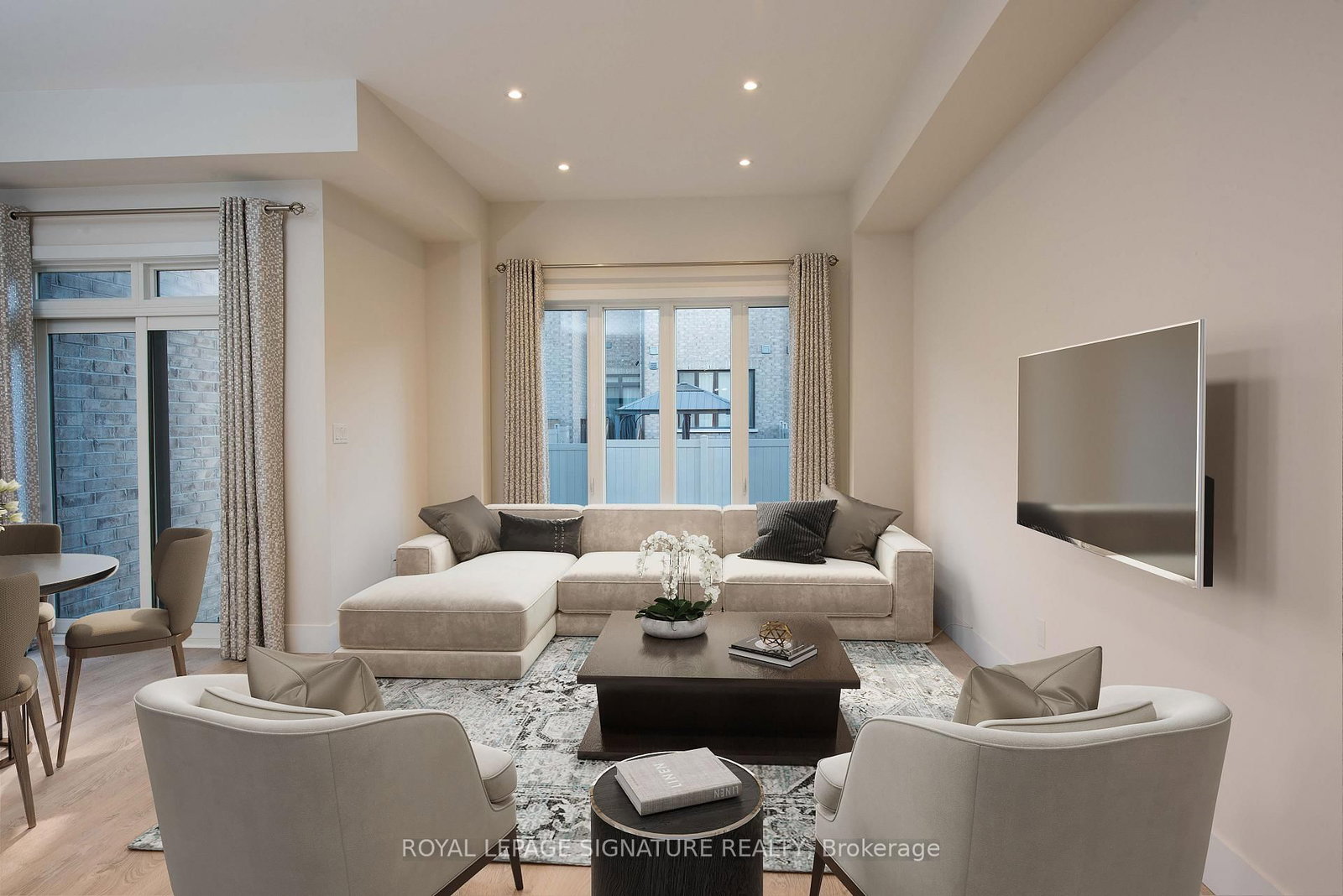 215 Elyse Court • Aurora, ON photo 8