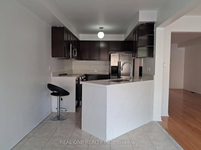 68 Maffey Crescent • Richmond Hill, ON photo 8
