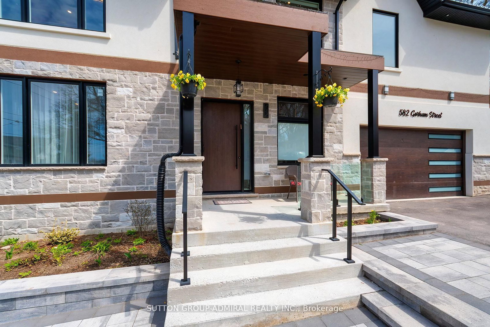 582 Gorham Street • Newmarket, ON photo 3