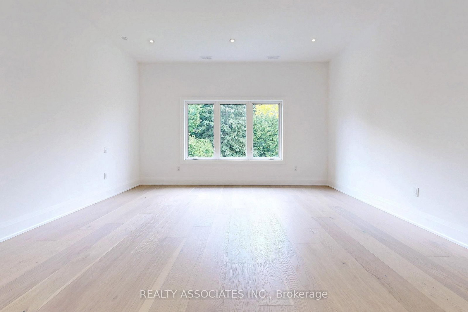 32 Cossar Avenue • Aurora, ON photo 22