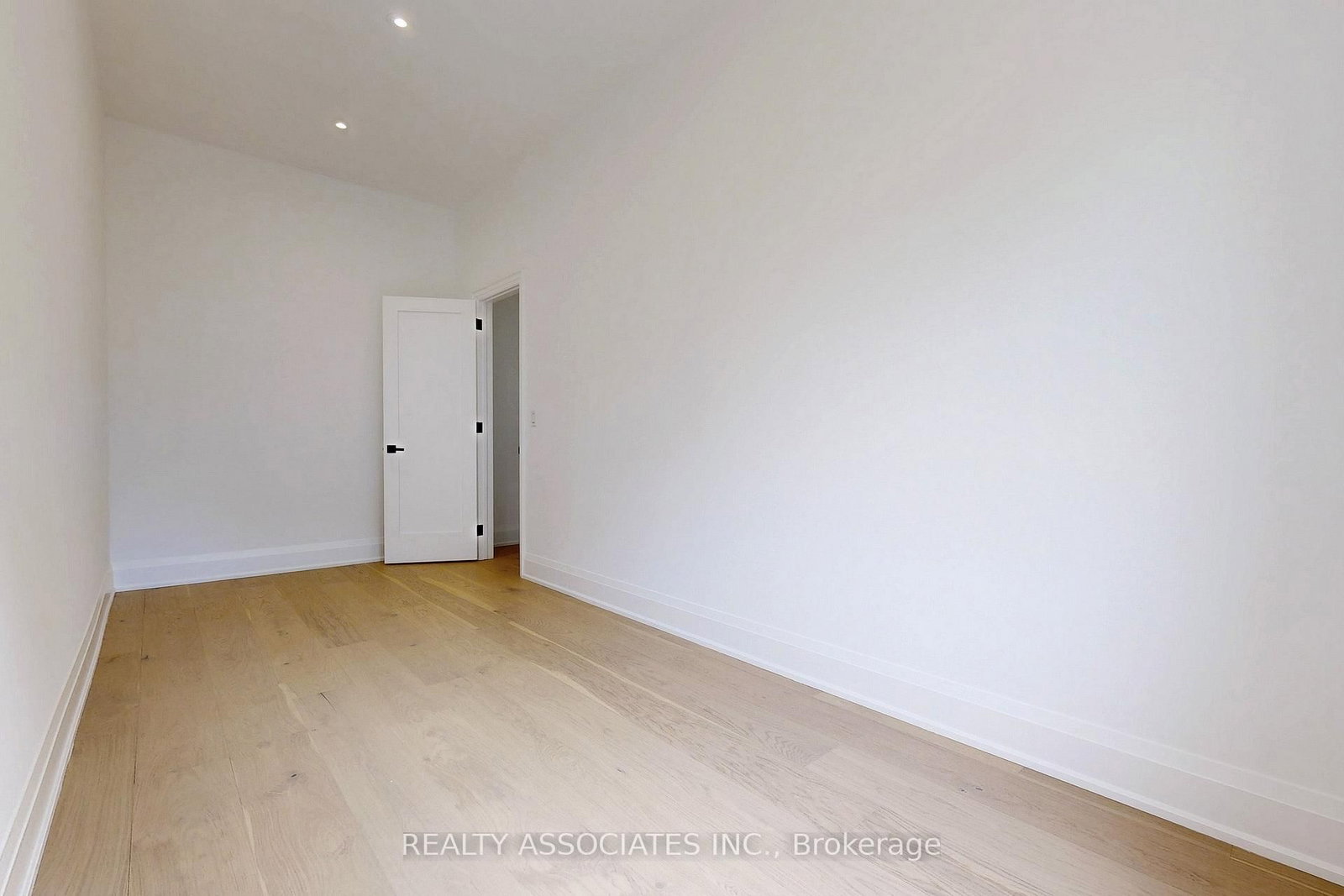 32 Cossar Avenue • Aurora, ON photo 27