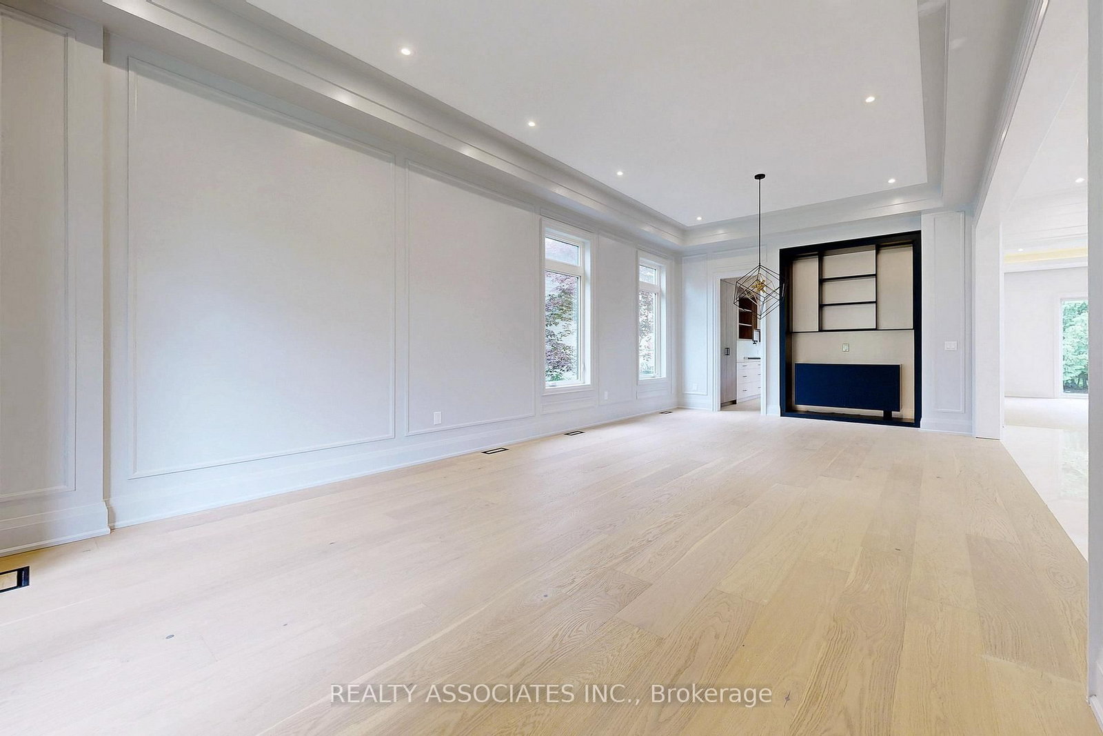 32 Cossar Avenue • Aurora, ON photo 7