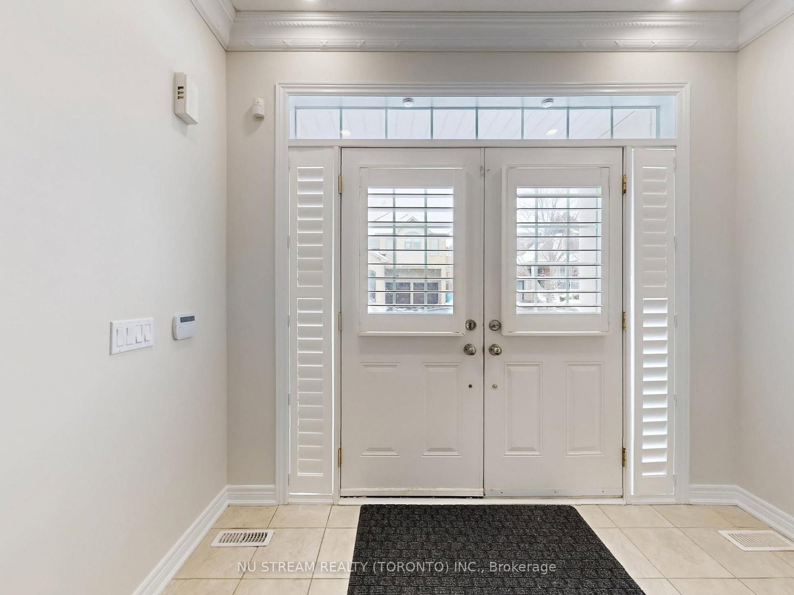224 Aspenwood Drive • Newmarket, ON photo 2
