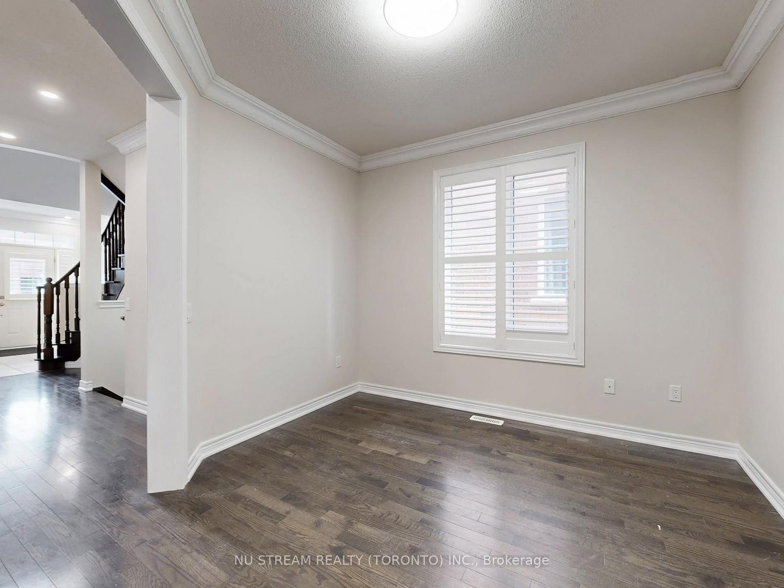 224 Aspenwood Drive • Newmarket, ON photo 4