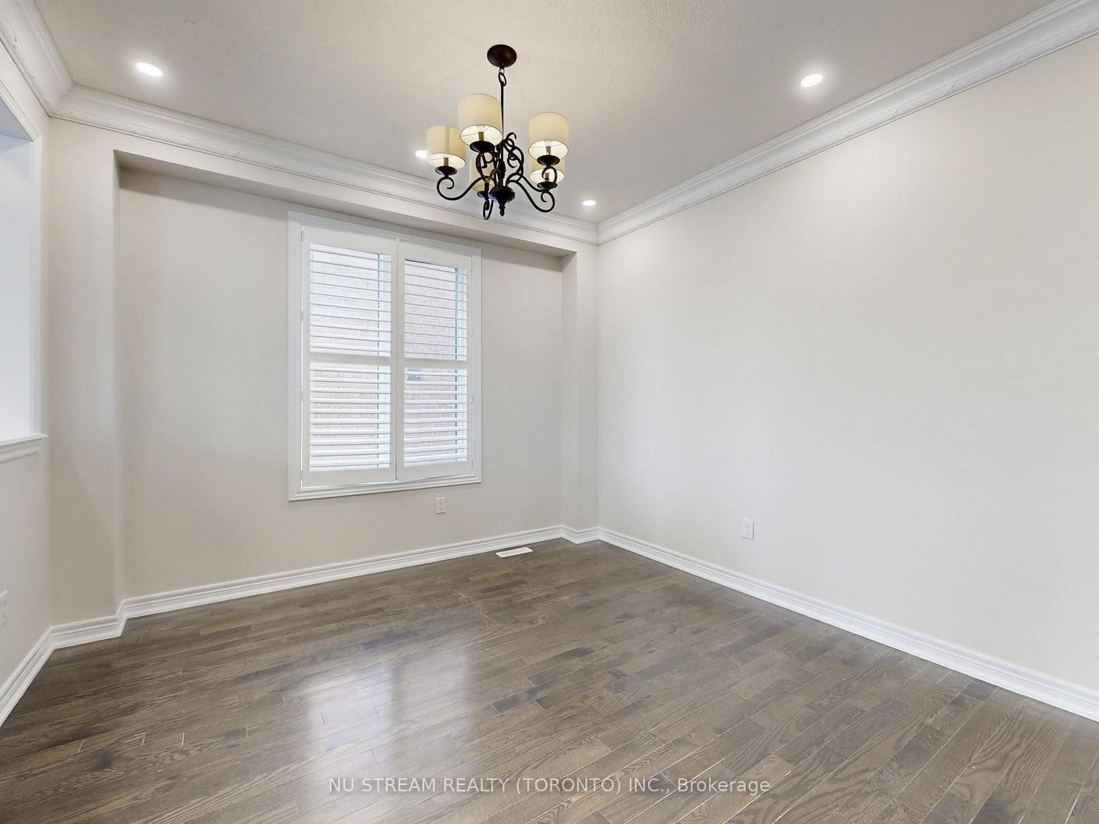 224 Aspenwood Drive • Newmarket, ON photo 5