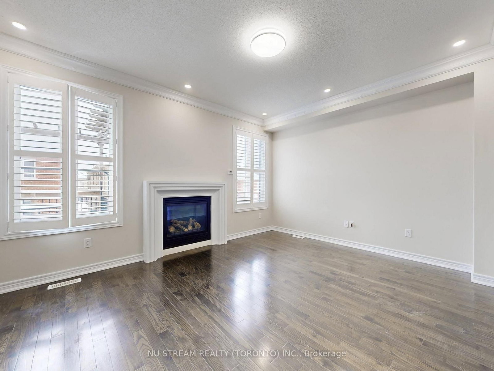 224 Aspenwood Drive • Newmarket, ON photo 7