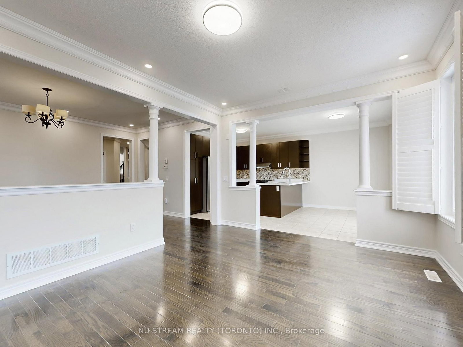 224 Aspenwood Drive • Newmarket, ON photo 9