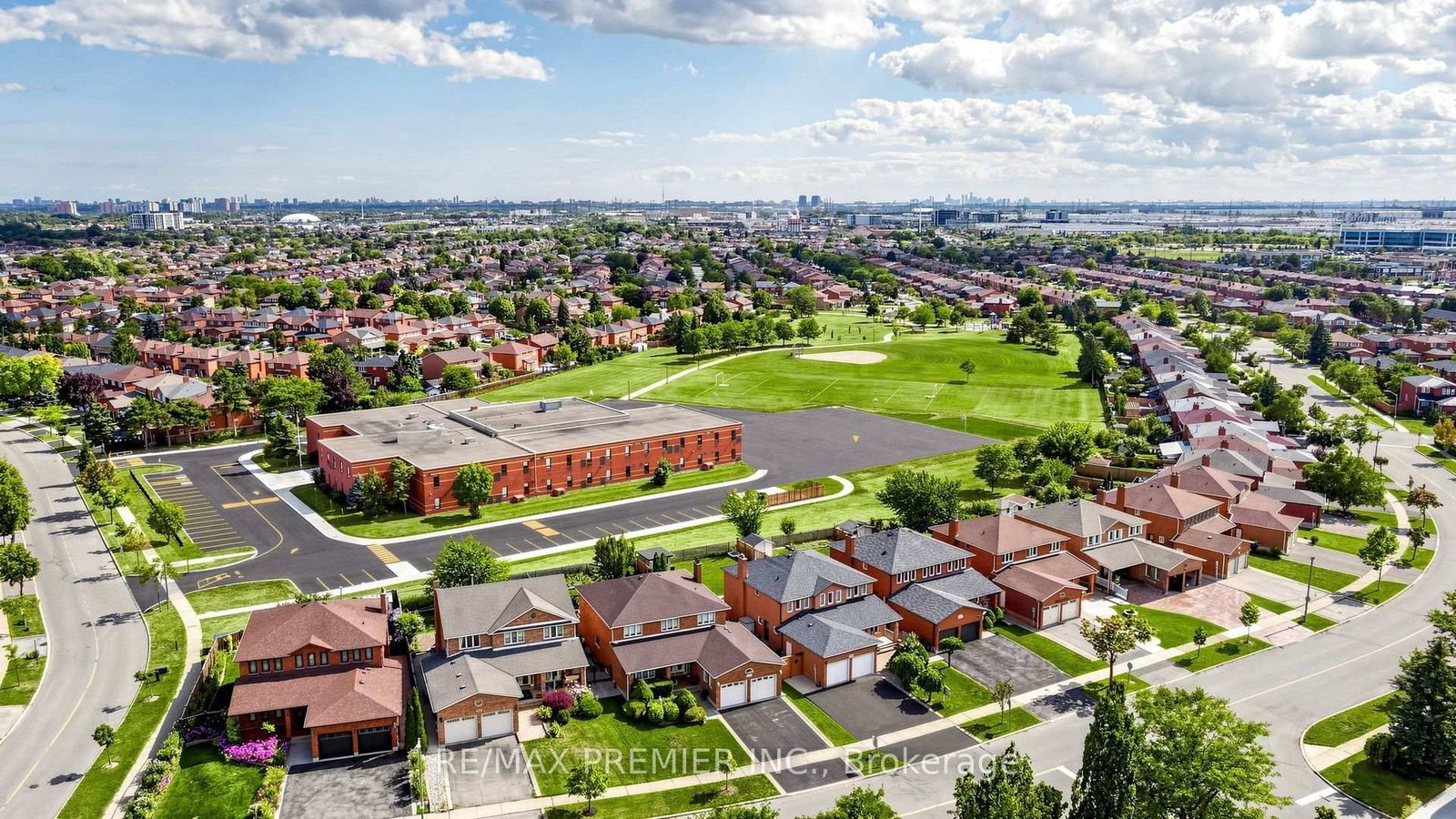 261 Morning Star Drive • Vaughan, ON photo 5
