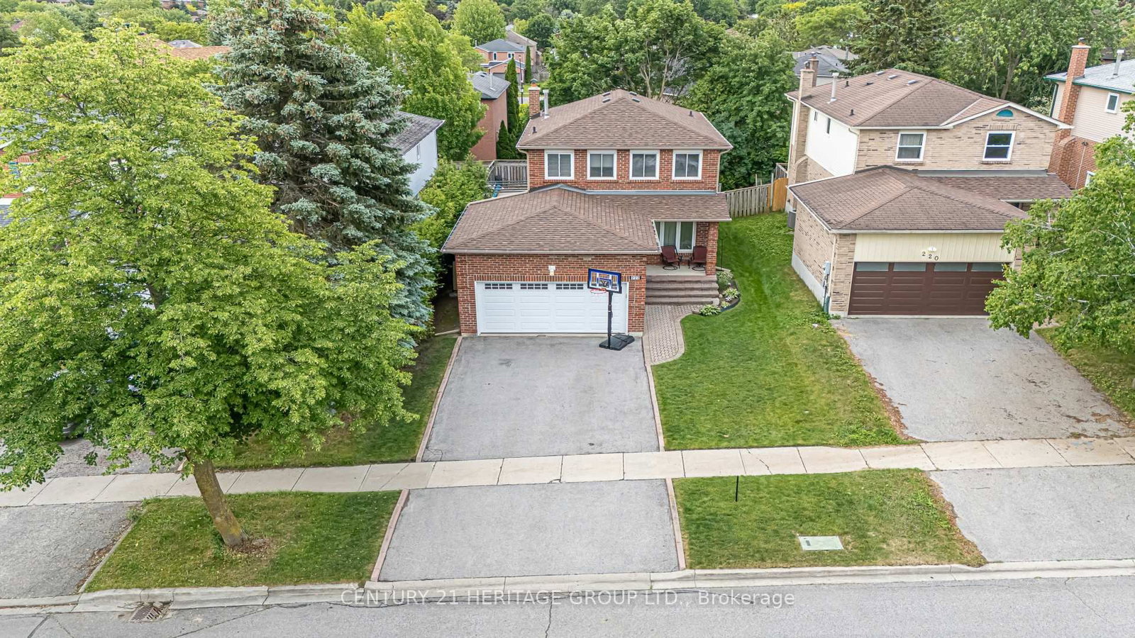 222 Forsyth Road • Newmarket, ON photo 2