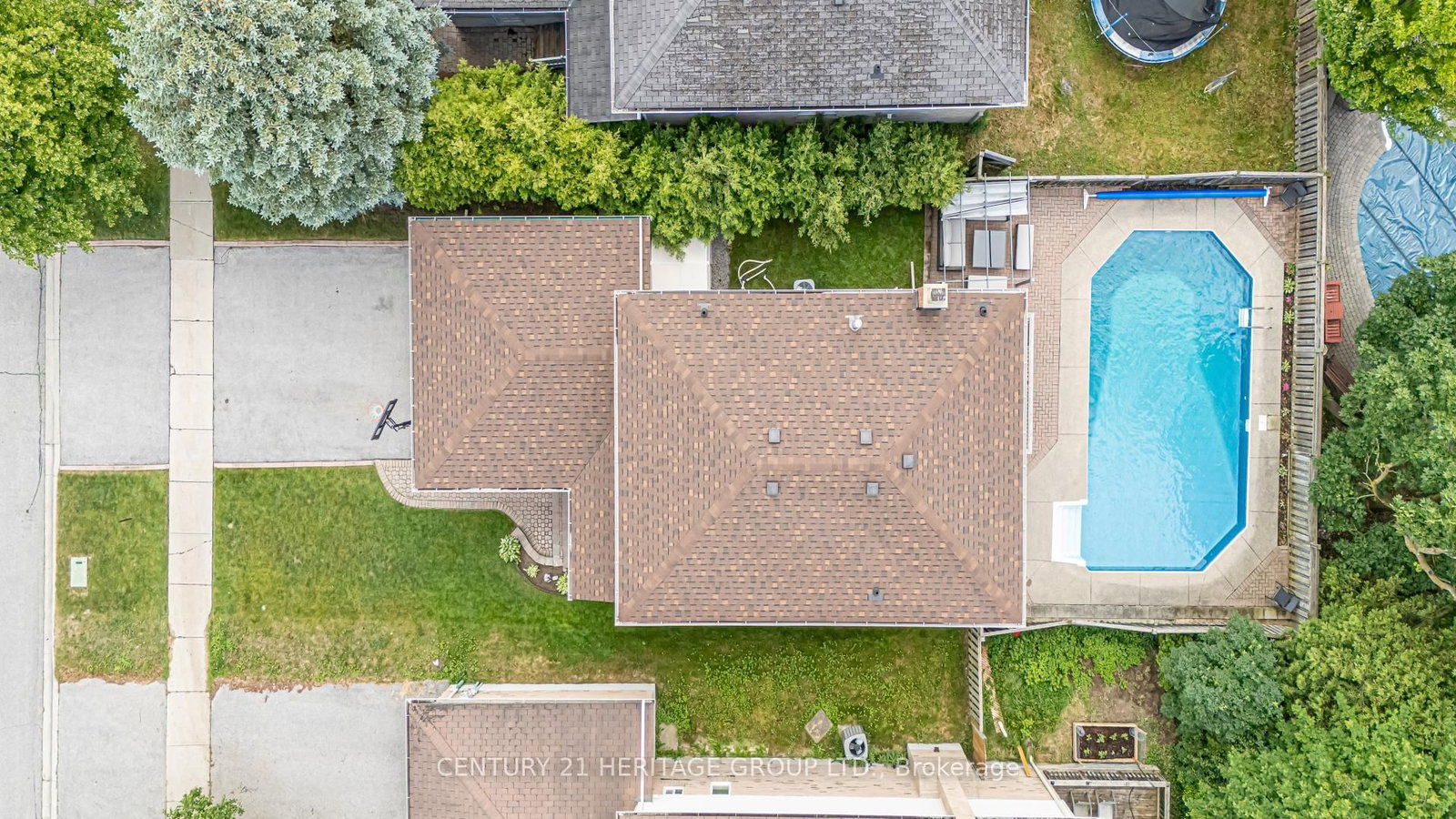 222 Forsyth Road • Newmarket, ON photo 3