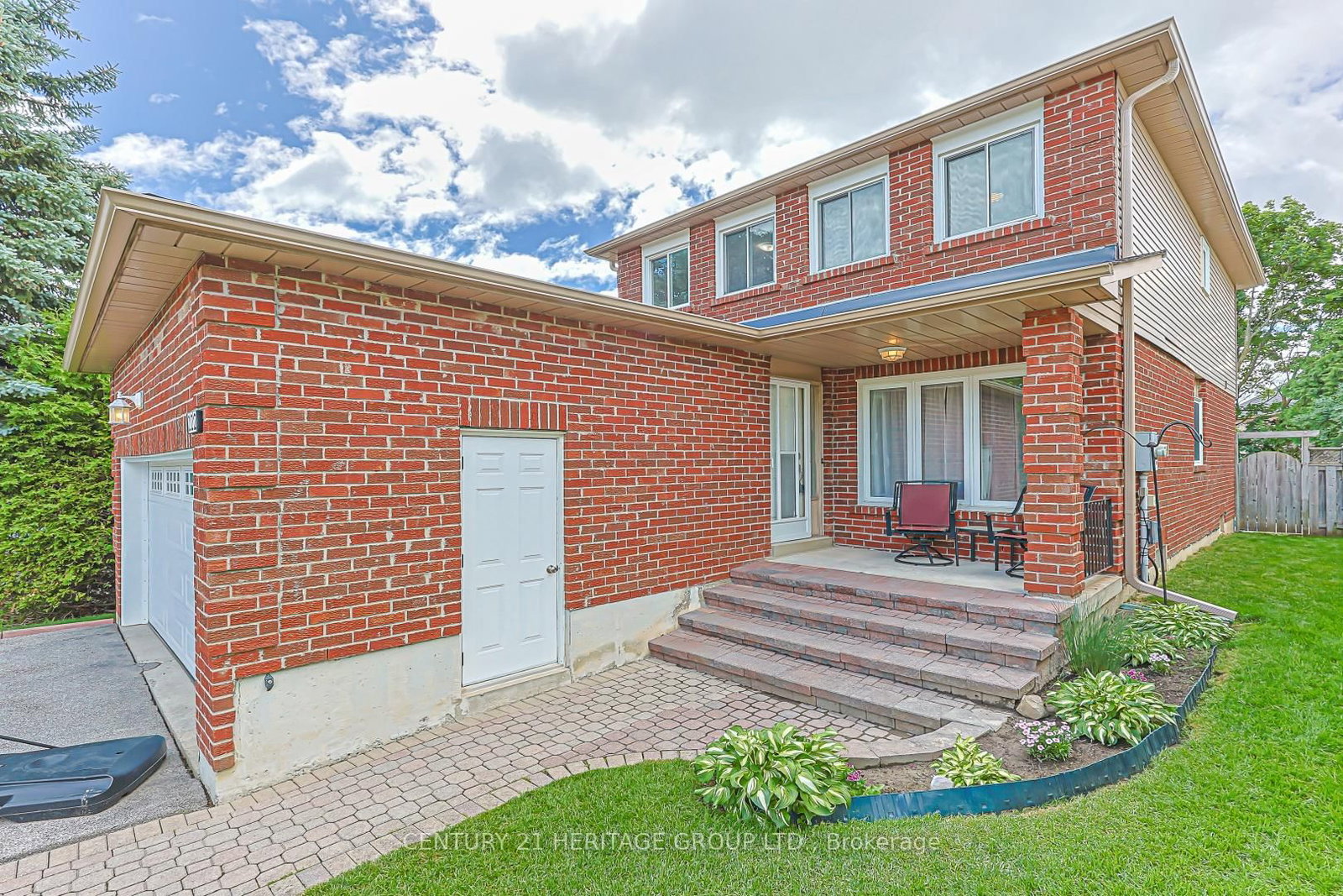 222 Forsyth Road • Newmarket, ON photo 6