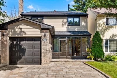 184 Castle Rock Drive • Richmond Hill, ON photo 3