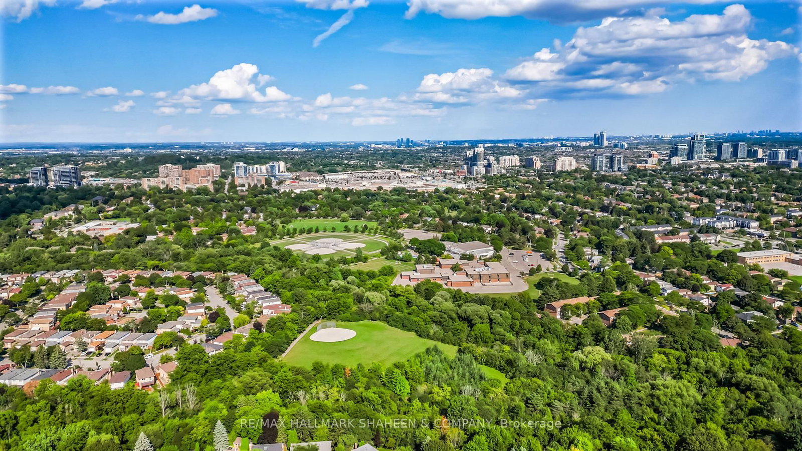 184 Castle Rock Drive • Richmond Hill, ON photo 8