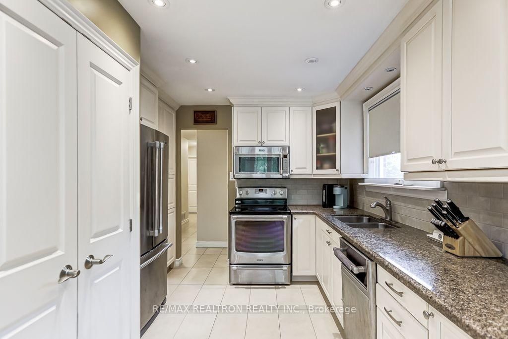 2 Captain Armstrong Lane • Markham, ON photo 15