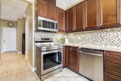 1845 Lamstone Street • Innisfil, ON photo 9