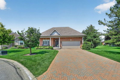 26 Hagen Hollow • Whitchurch-Stouffville, ON photo 2
