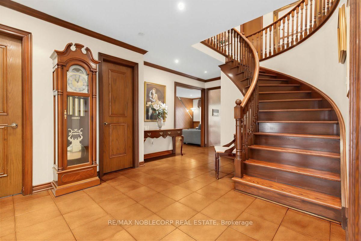 256 Airdrie Drive • Vaughan, ON photo 3