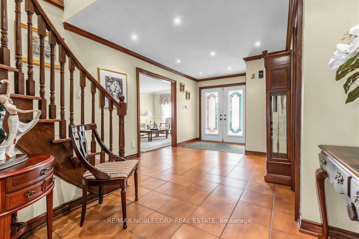 256 Airdrie Drive • Vaughan, ON photo 4
