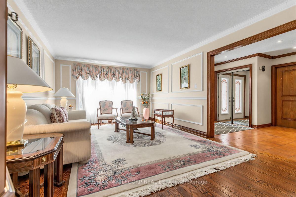 256 Airdrie Drive • Vaughan, ON photo 6
