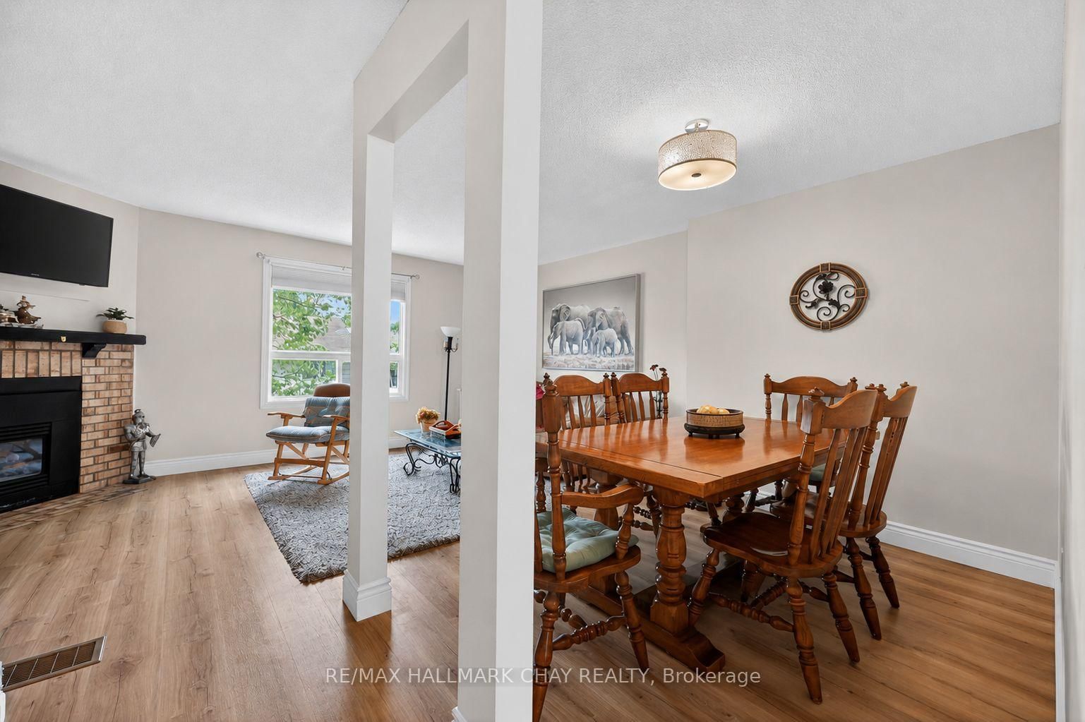 31 Harmony Circle • Bradford West Gwillimbury, ON photo 8