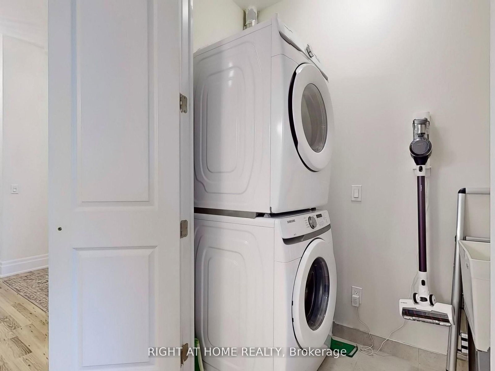 9075 Jane Street • #106 • Vaughan, ON photo 23
