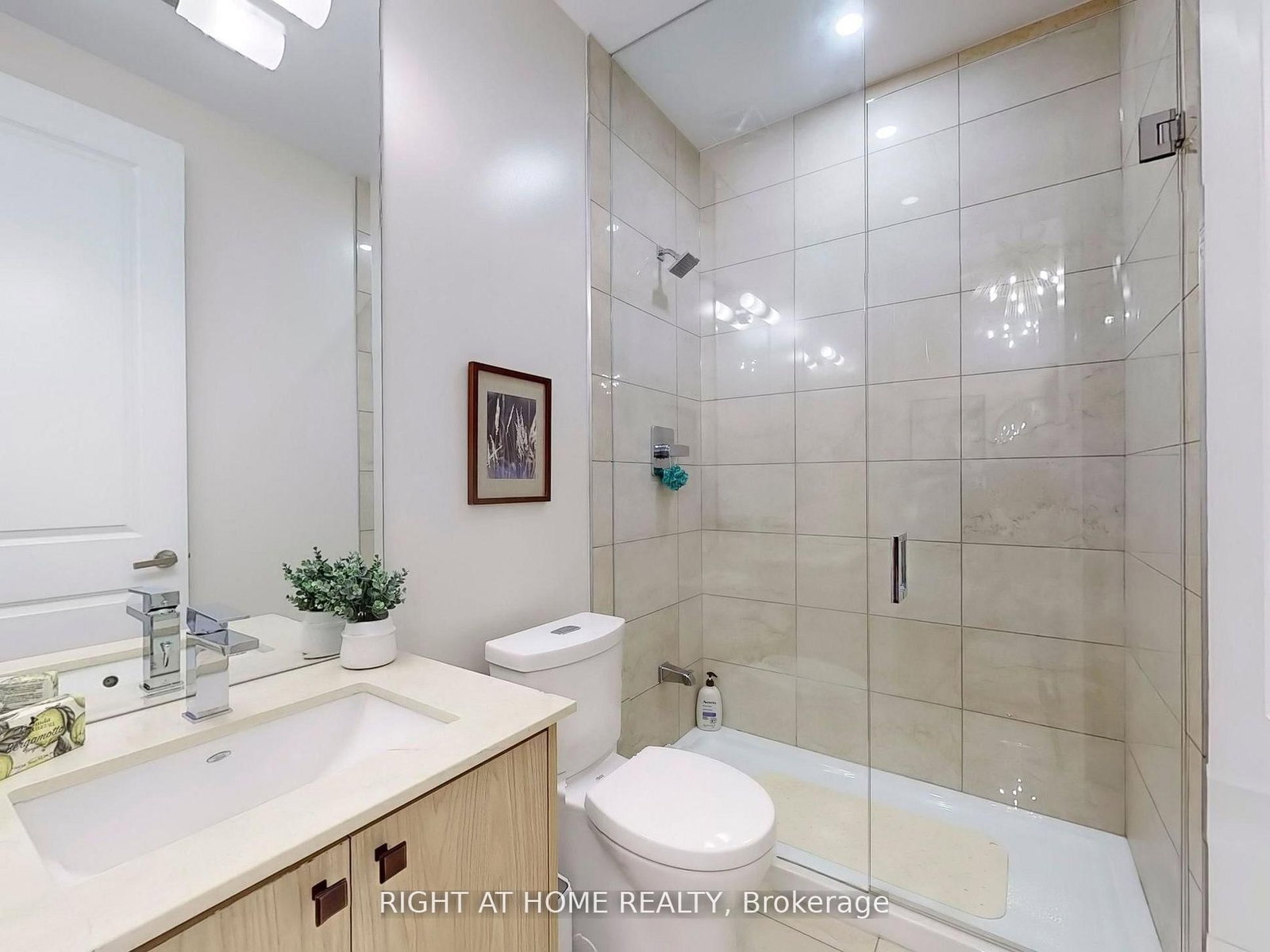 9075 Jane Street • #106 • Vaughan, ON photo 5