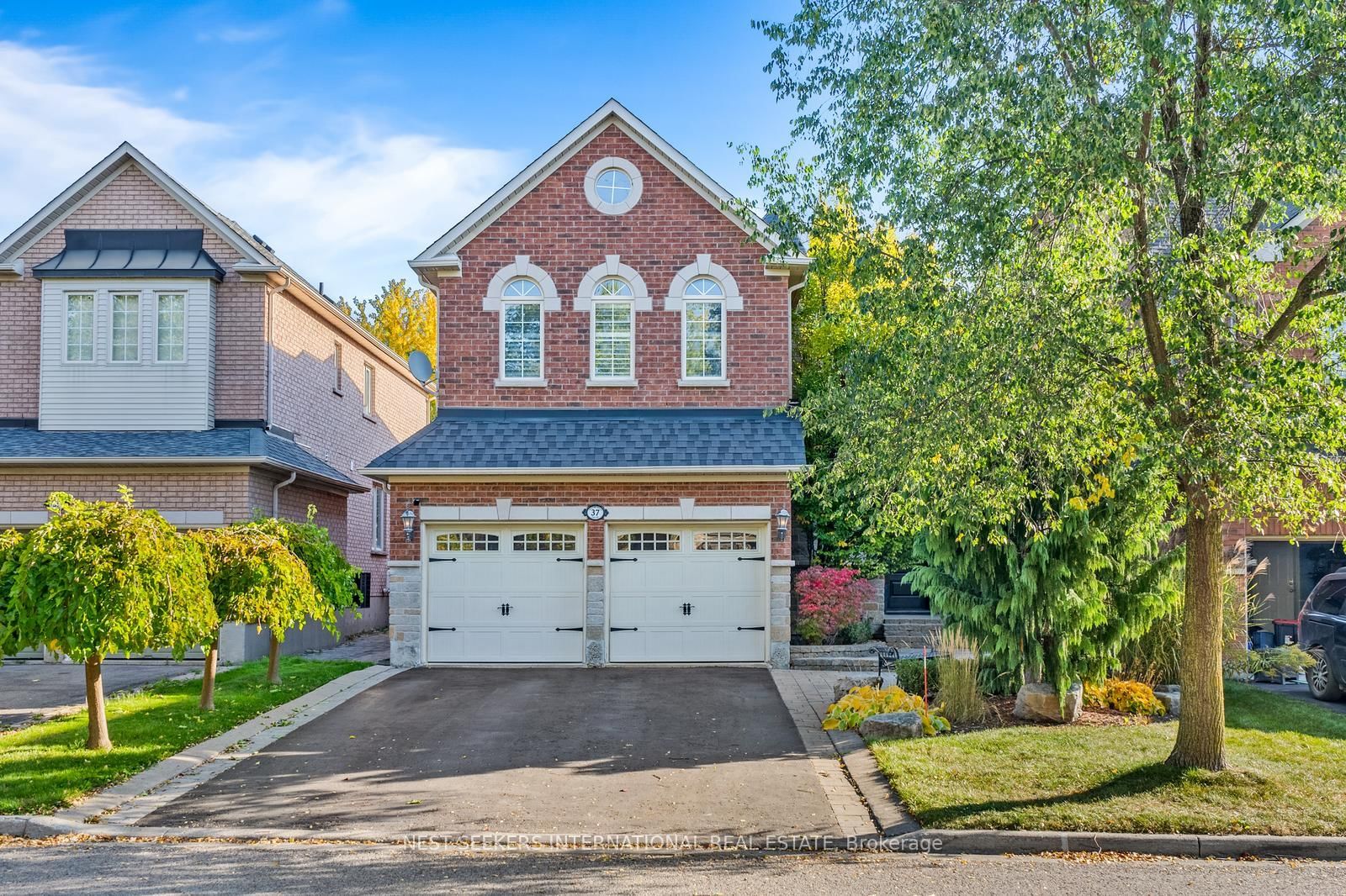 37 RAVINE EDGE Drive • Richmond Hill, ON photo 1