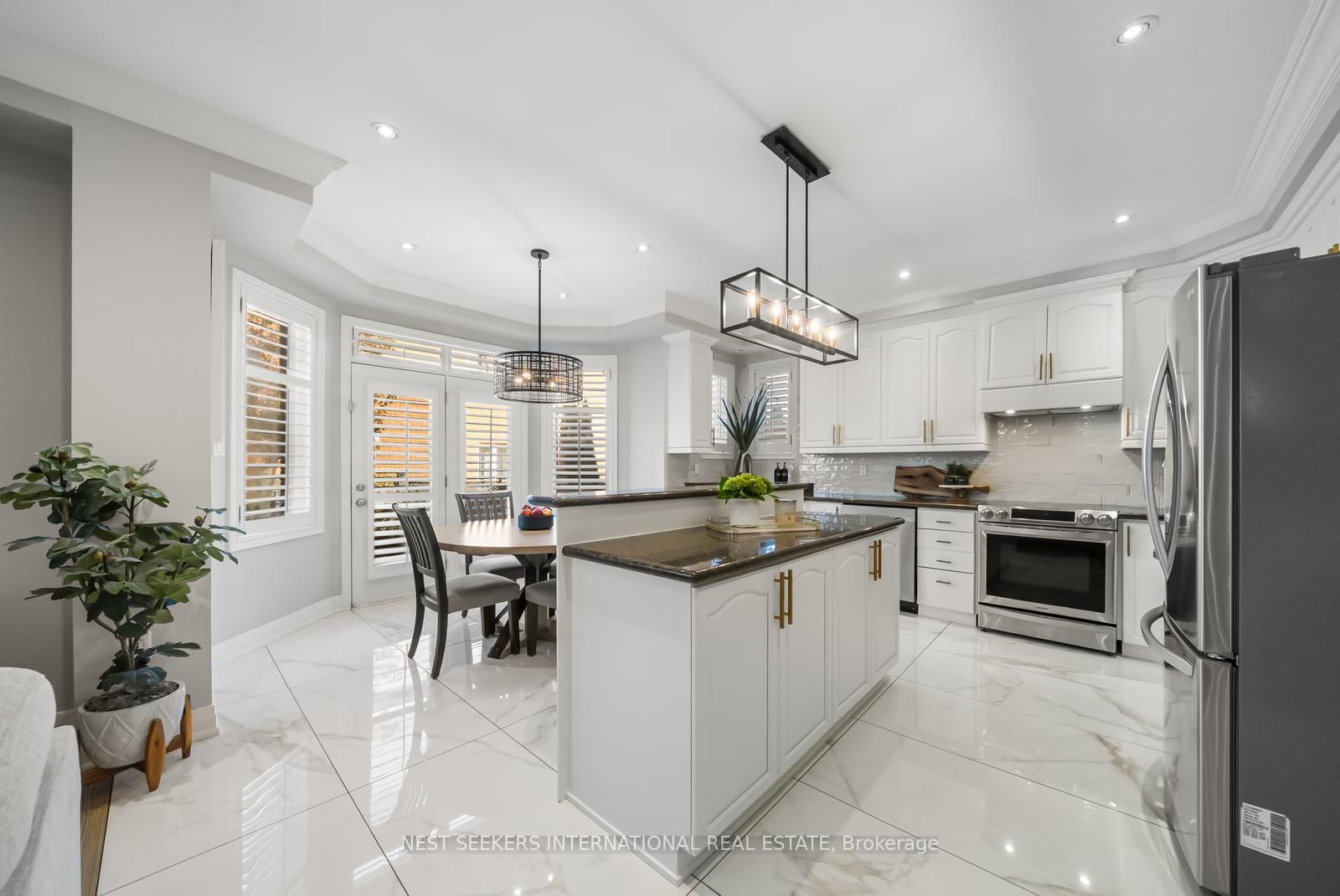 37 RAVINE EDGE Drive • Richmond Hill, ON photo 12