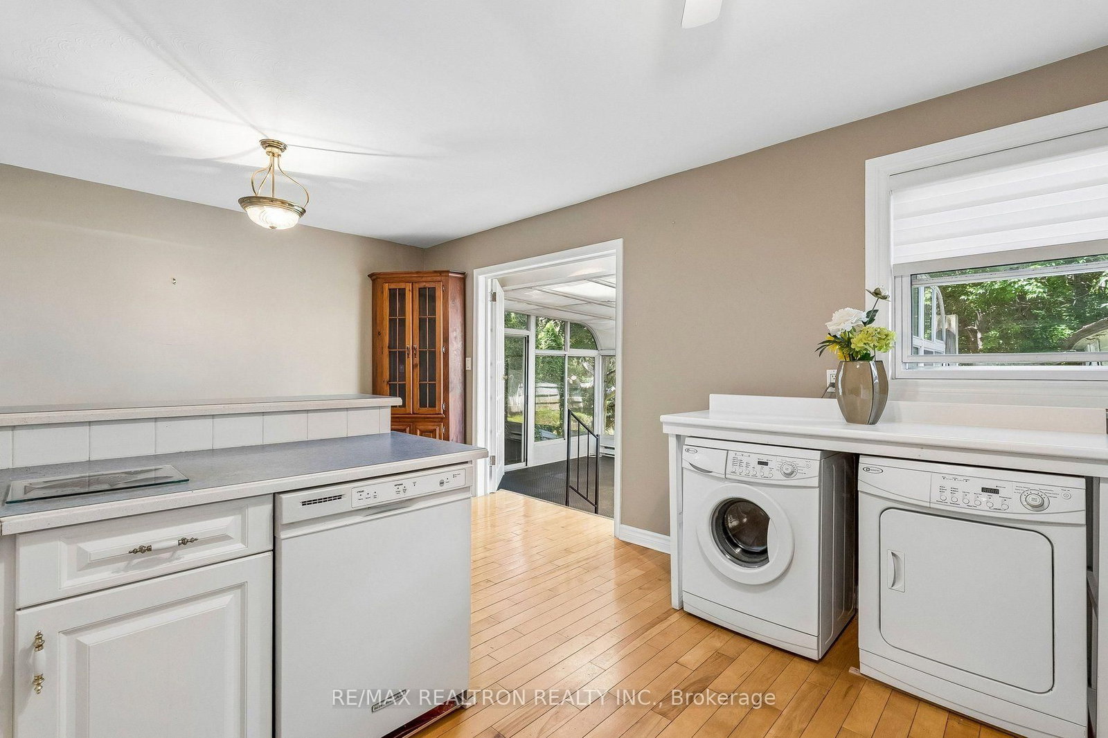 957 JANETTE Street • Newmarket, ON photo 12