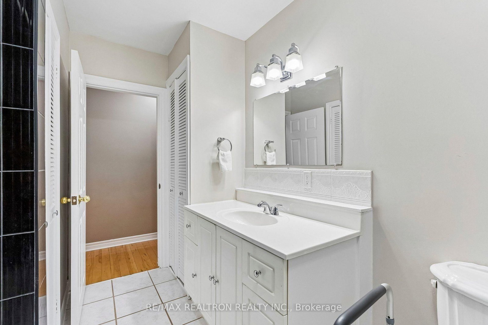 957 JANETTE Street • Newmarket, ON photo 18