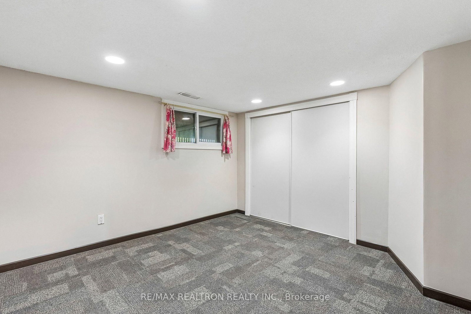 957 JANETTE Street • Newmarket, ON photo 32