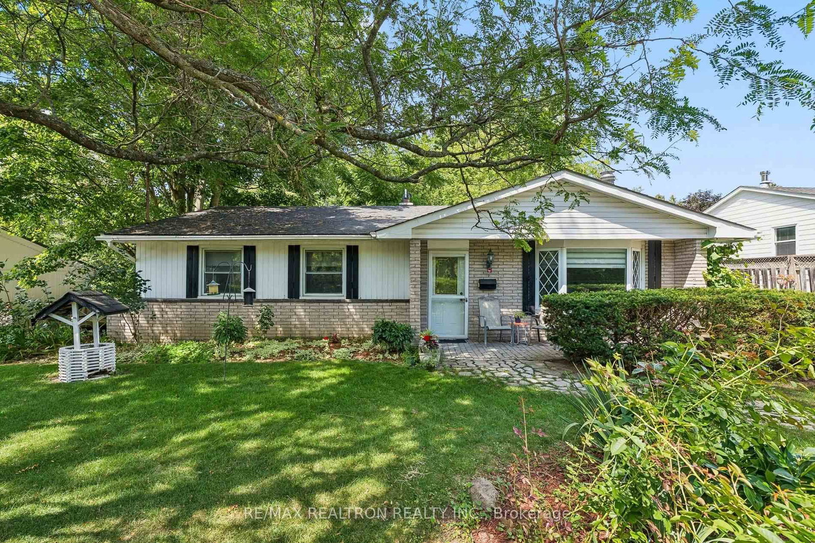 957 JANETTE Street • Newmarket, ON photo 36