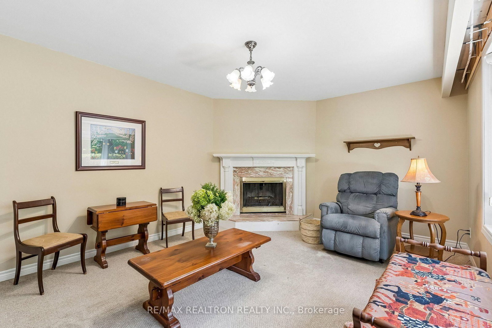 957 JANETTE Street • Newmarket, ON photo 4