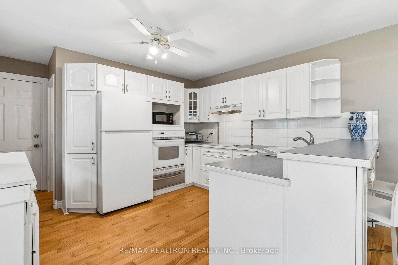 957 JANETTE Street • Newmarket, ON photo 9