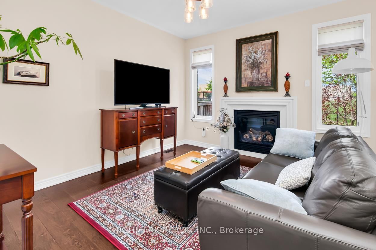 181 Emma Broadbent Court • Newmarket, ON photo 11