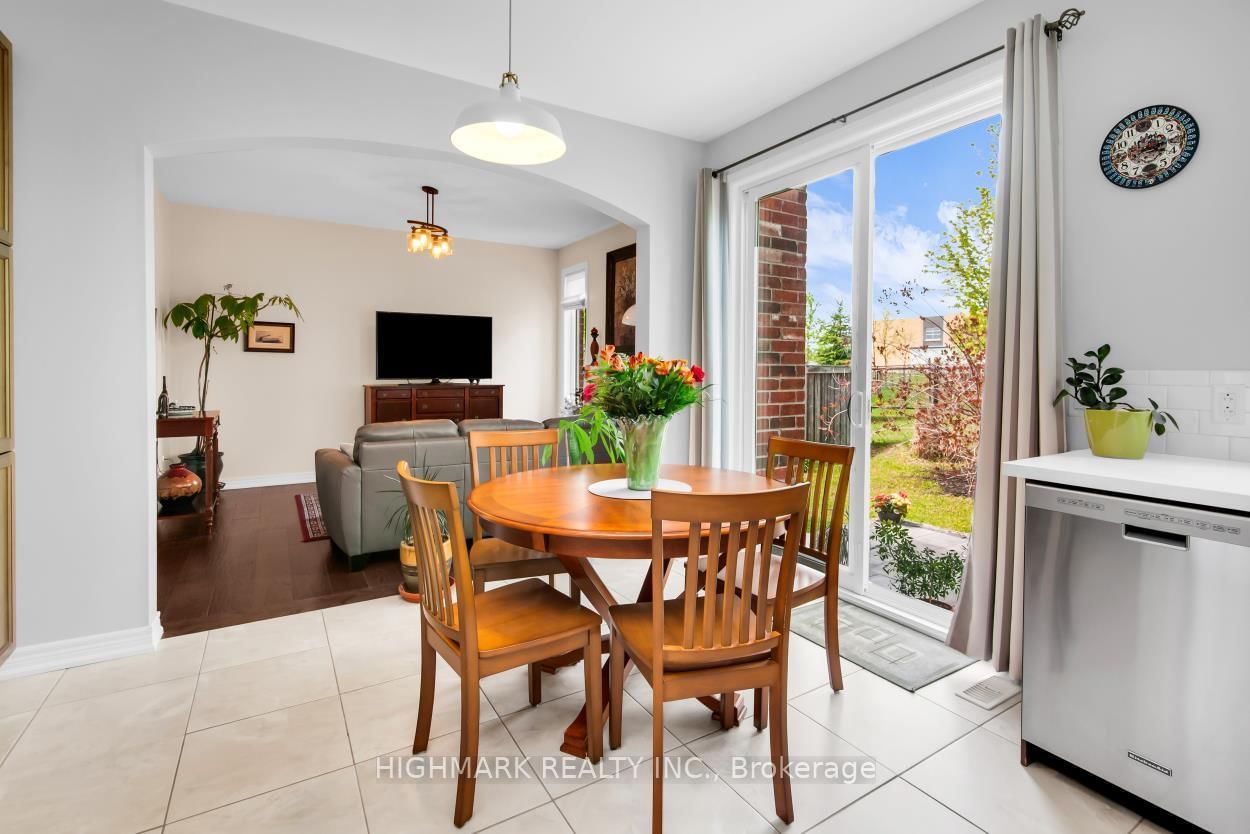 181 Emma Broadbent Court • Newmarket, ON photo 18