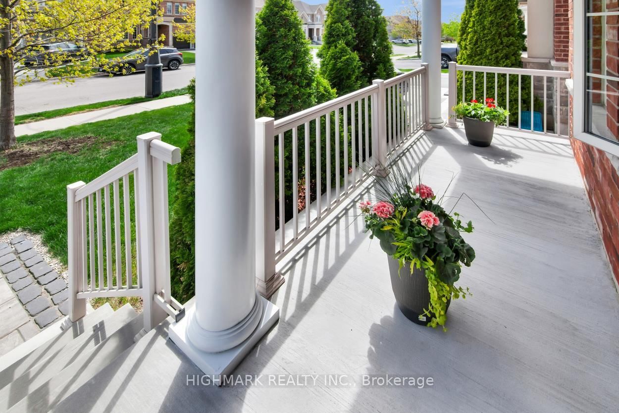 181 Emma Broadbent Court • Newmarket, ON photo 3