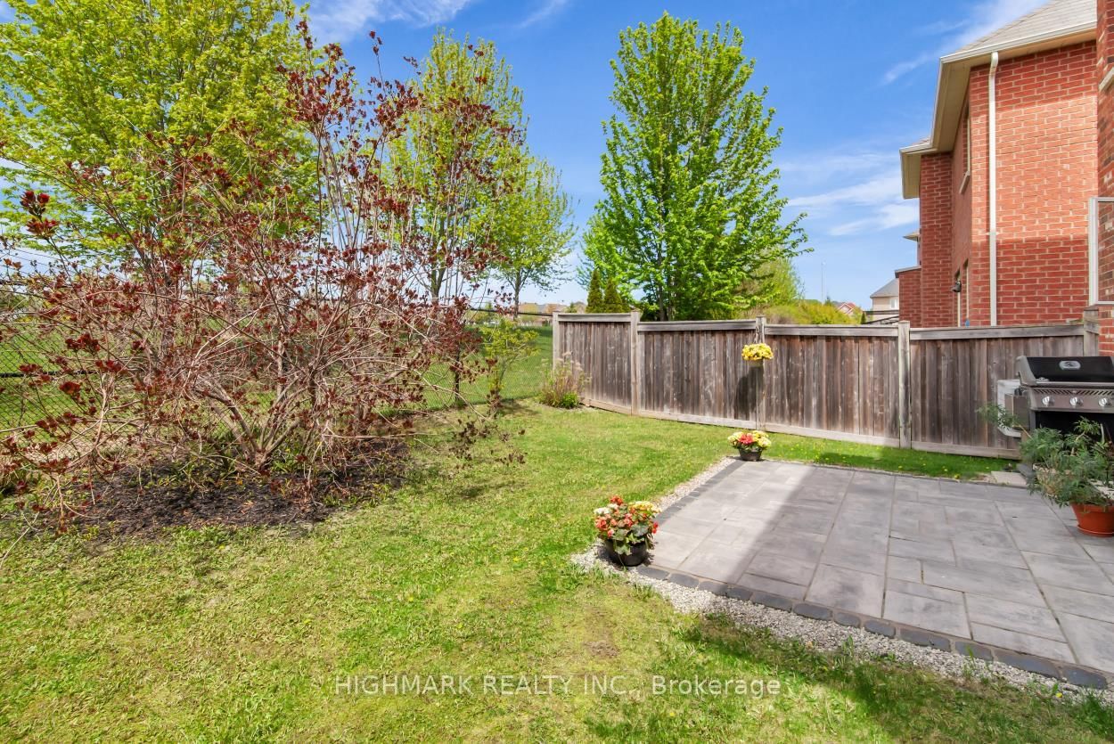 181 Emma Broadbent Court • Newmarket, ON photo 33