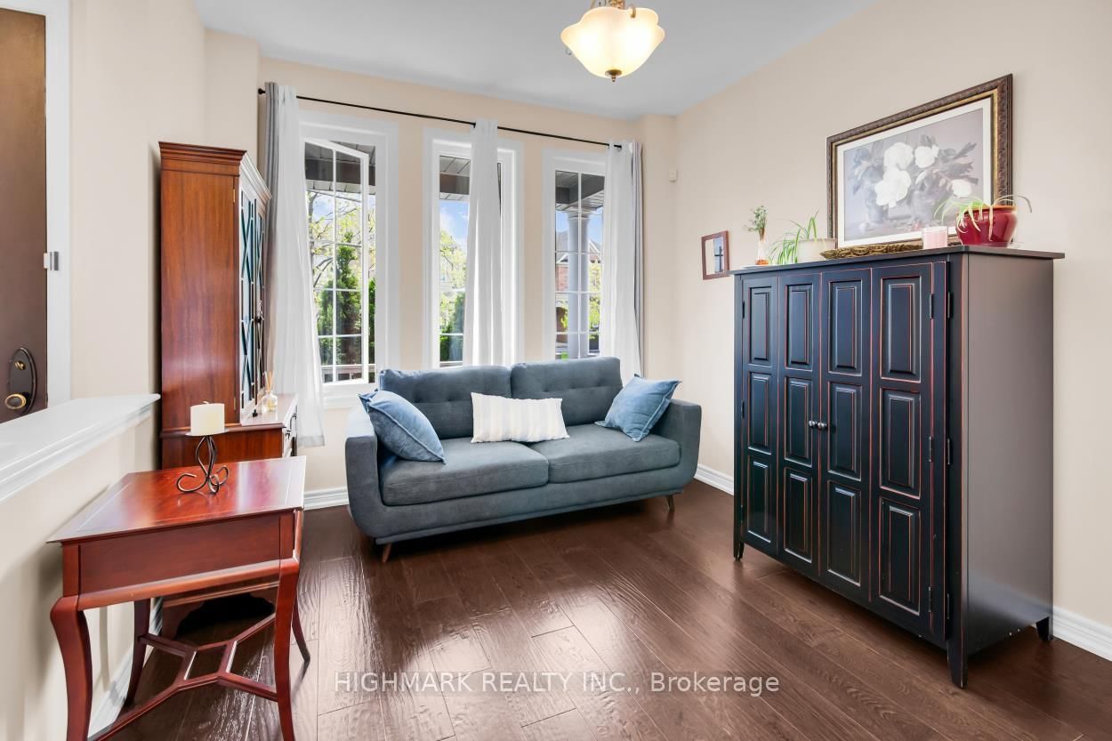 181 Emma Broadbent Court • Newmarket, ON photo 6