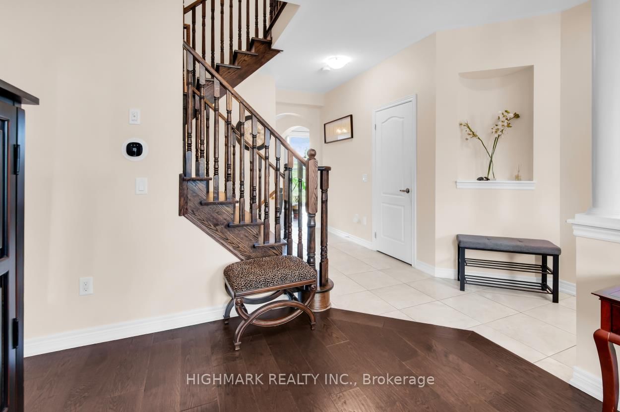 181 Emma Broadbent Court • Newmarket, ON photo 8