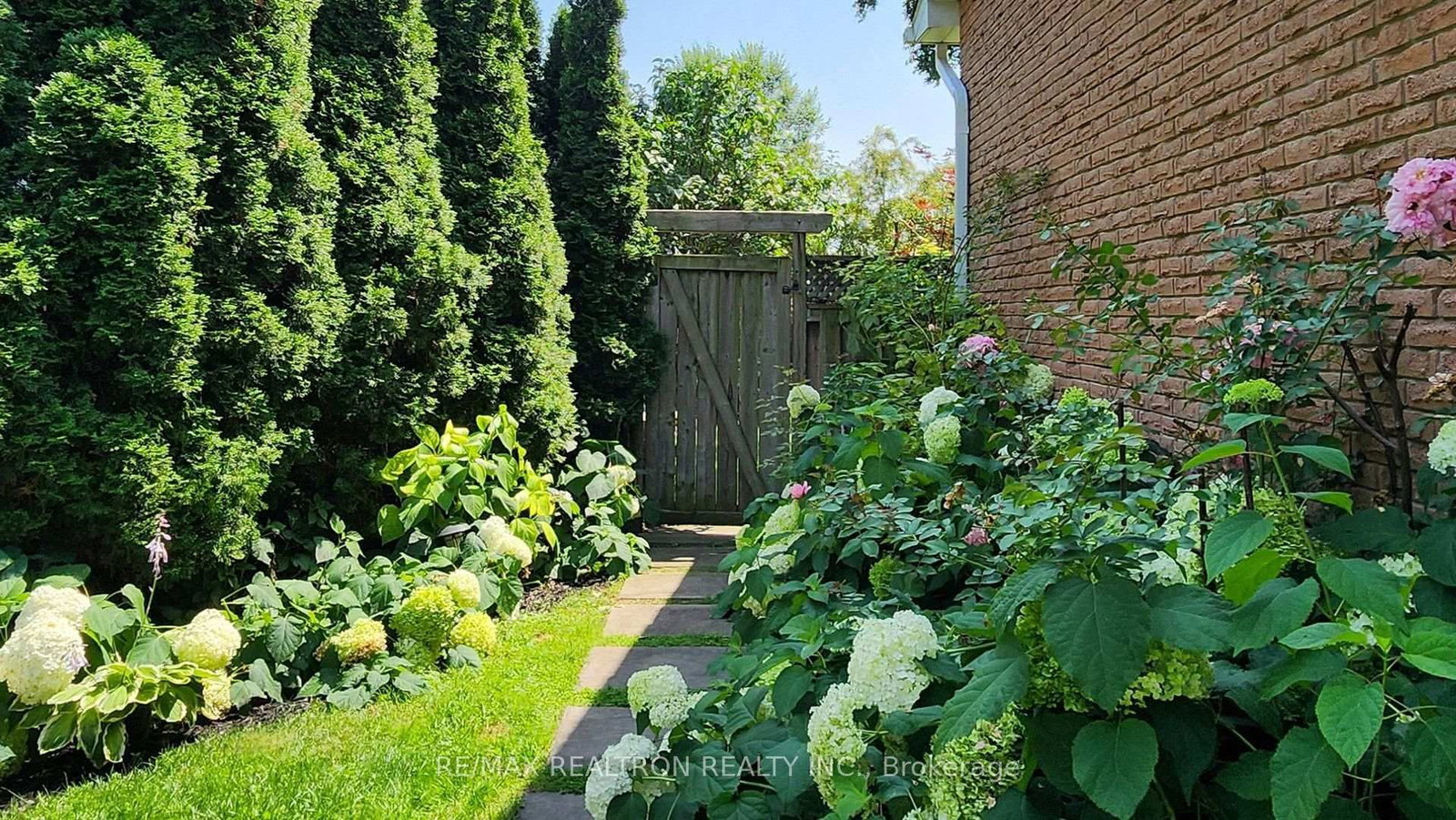 14 Oak Grove Court • Markham, ON photo 37