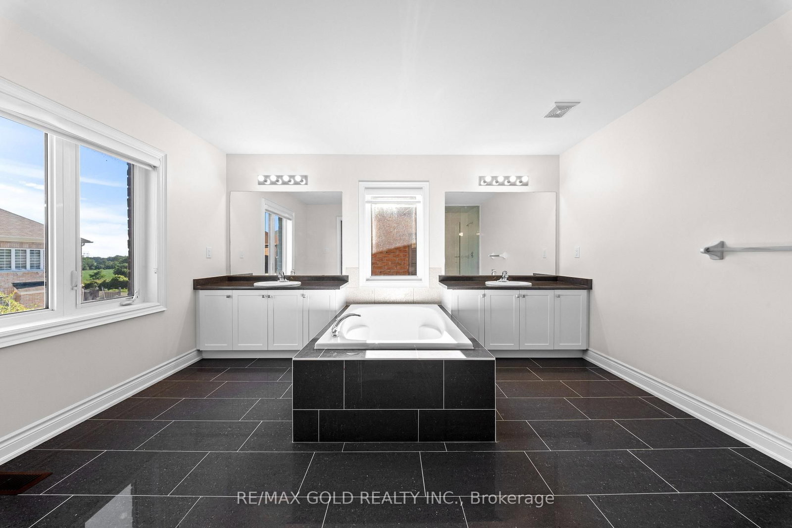 600 Mactier Drive • Vaughan, ON photo 20