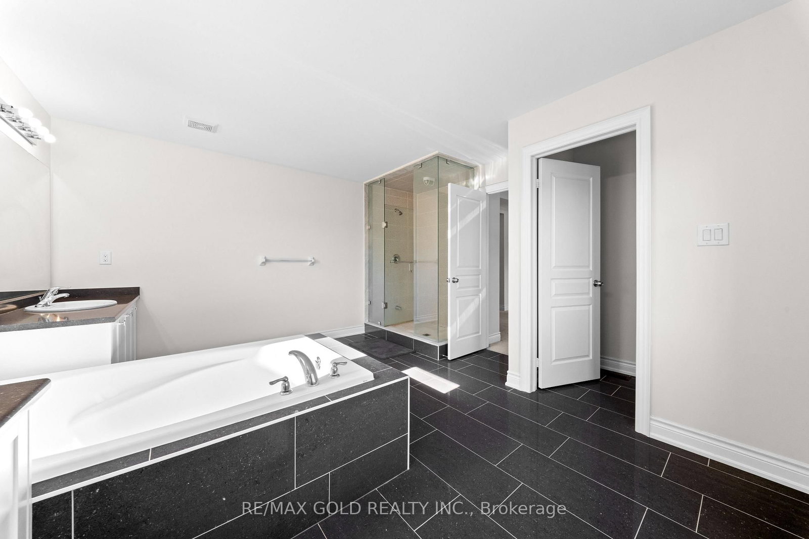 600 Mactier Drive • Vaughan, ON photo 21
