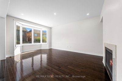 600 Mactier Drive • Vaughan, ON photo 9